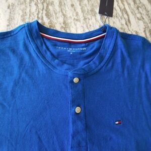 Tommy Hilfiger Men's Henly T-Shirt Size Medium NEW